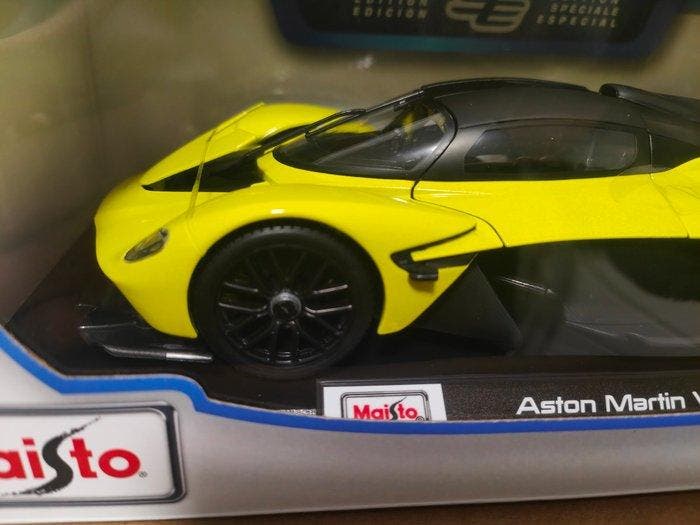 Maisto 1:18 - Model sportwagen - Aston Martin Valkyrie, Hobby en Vrije tijd, Modelauto's | 1:5 tot 1:12