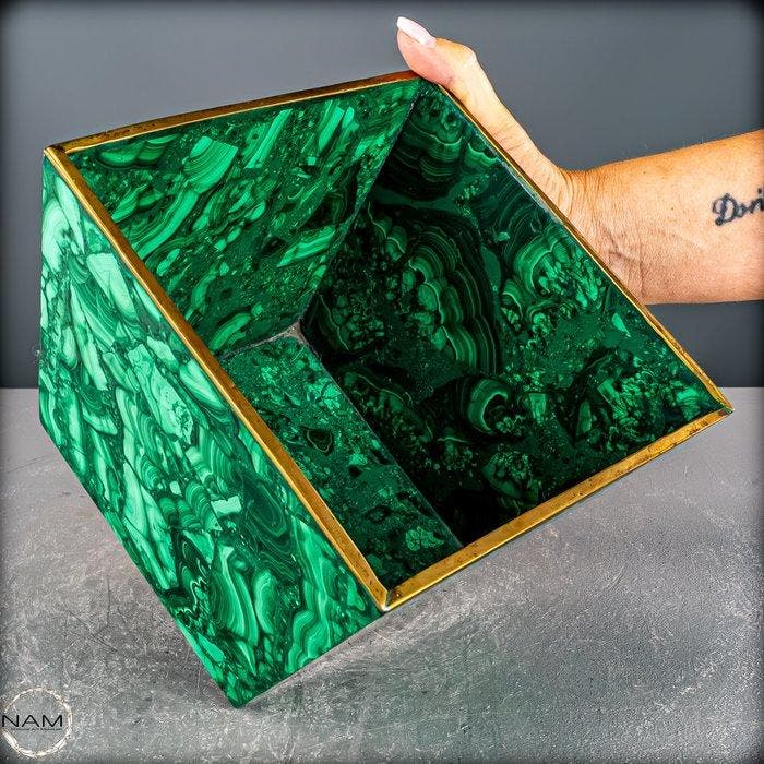 Malachietvaas in majestueuze elegantie – Natuurlijke, Verzamelen, Mineralen en Fossielen