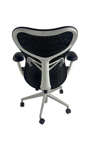 12 x Refurbished Herman Miller Mirra 2 Full Option, Verzenden, Zwart, Zo goed als nieuw, Bureaustoel
