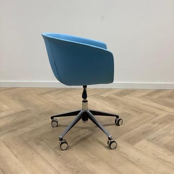 Design stoel, Segis op wielen, zithoogte instelbaar,  blauw, Gebruikt, Eén