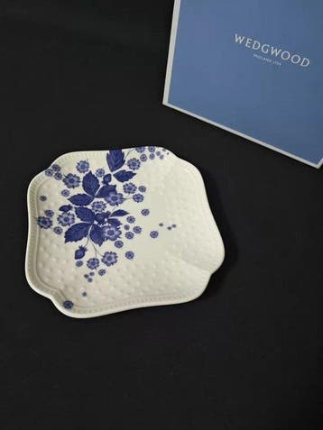 Wedgwood - Bord - Strawberry Bloom Square Dish -, Antiek en Kunst