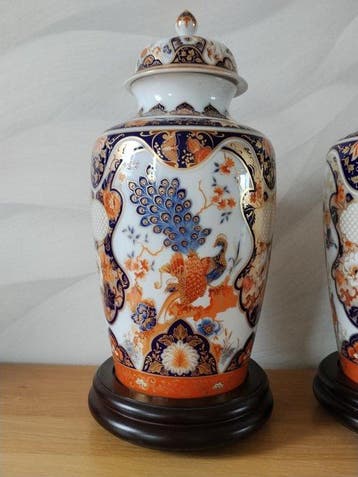 Paar AK Kaiser Yokohama Ming-dekselvazen (35cm) - Model, Antiek en Kunst