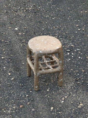 David áp - Bijzettafel - Papier-maché - Bruine Terazzo-kruk