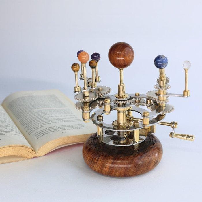 Met de hand gemaakt mechanisch orrery met zon, Mercurius,, Antiek en Kunst, Curiosa en Brocante