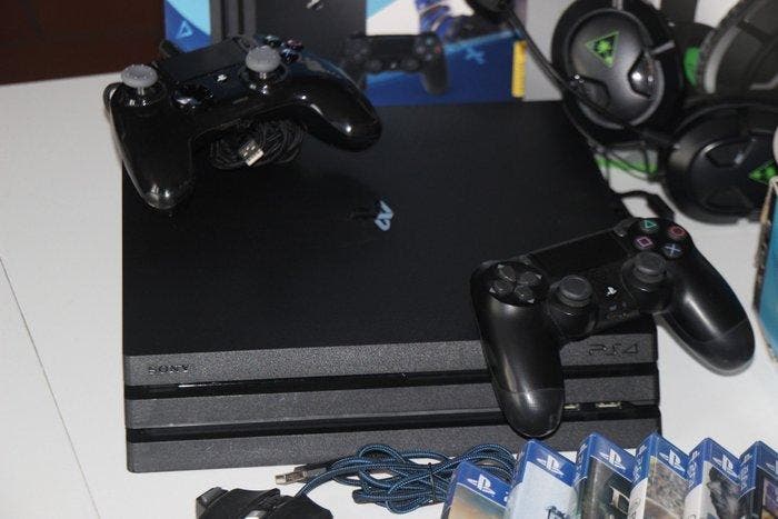 Sony - Playstation 4 Pro - Videogameconsole + games - In, Games en Spelcomputers, Spelcomputers | Overige Accessoires