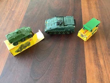 Dinky Toys - Voiture miniature (3) - 2x leger tank en