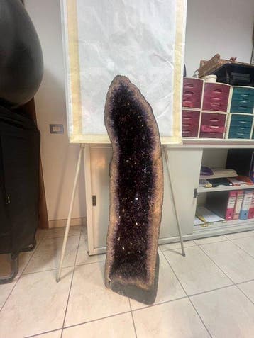 amethist Geode - Hoogte: 114 cm - Breedte: 31 cm- 90 kg -