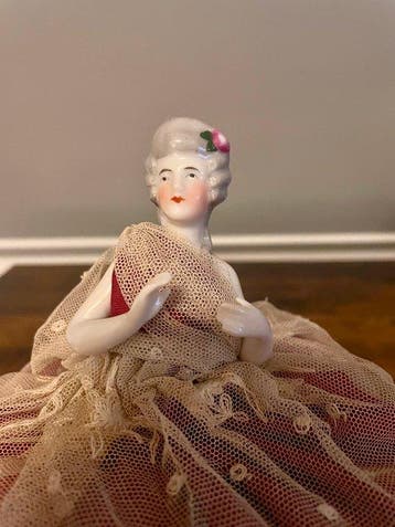 Beeldje - Porcelain half doll pincushion - Porselein,