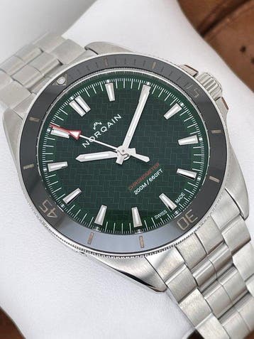 Norqain - Adventure Neverest Chronometer Automatic -, Handtassen en Accessoires, Nieuw