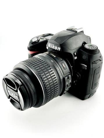 Nikon D70 + AF-S DX NIKKOR 18-55mm f/3.5-5.6G VR Appareil