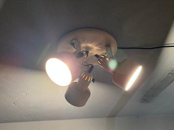 Lamp - metaal - Een vintage drie-spots plafondlamp