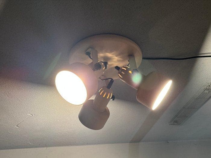 Lamp - metaal - Een vintage drie-spots plafondlamp, Antiek en Kunst, Kunst | Designobjecten