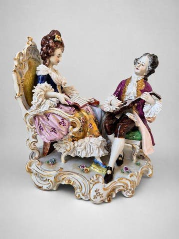 Aelteste Volkstedter - Beeldje - Large Rococo Lace Porcelain