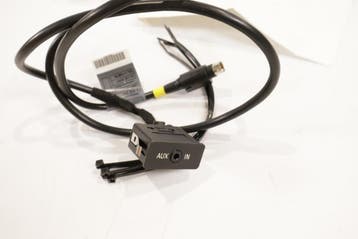 BMW X6 E71 OEM Ombouwset met AUX aansluiting 65120429174, Ophalen of Verzenden, Nieuw