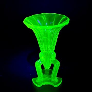 Vaas - Uraniumglas - OURALINE ART DÉCO