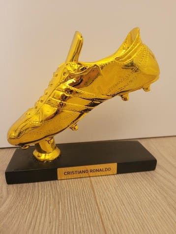 Cristiano Ronaldo. Soulier dor + Photographie CR7