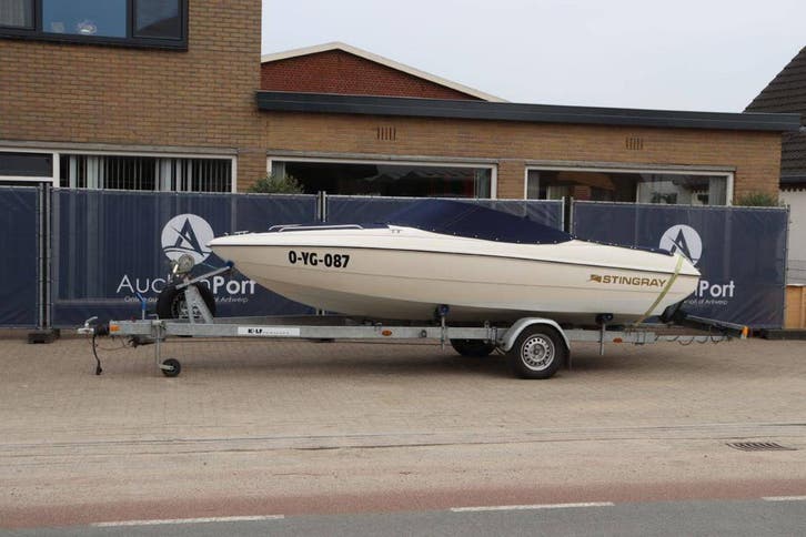 Veiling: Speedboot Stingray 180 GT Benzine 2000 met Trailer, Sports nautiques & Bateaux, Speedboat, Enlèvement