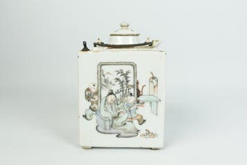 Ensemble Chauffe-plat et Cruche à Vin Figurés de la Famille