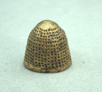 Medieval brass Thimble - 17 mm (Zonder minimumprijs)