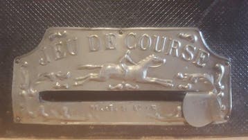 M.J. & Cie - Jouet en étain - Jeu De Course Chevaux -