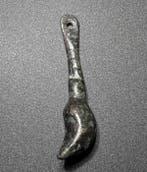 Époque Viking Amulette de guerrier en bronze, intacte et à