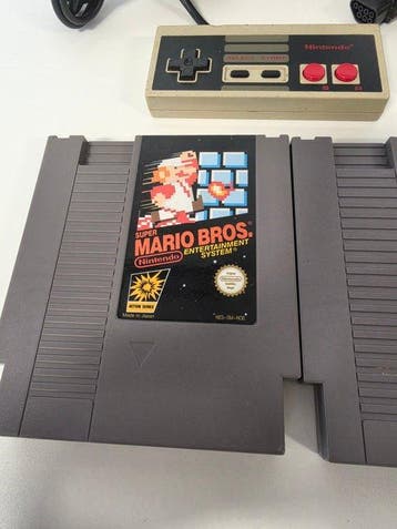 Nintendo - Nes - NES Mario Bundle & 2 Controllers -