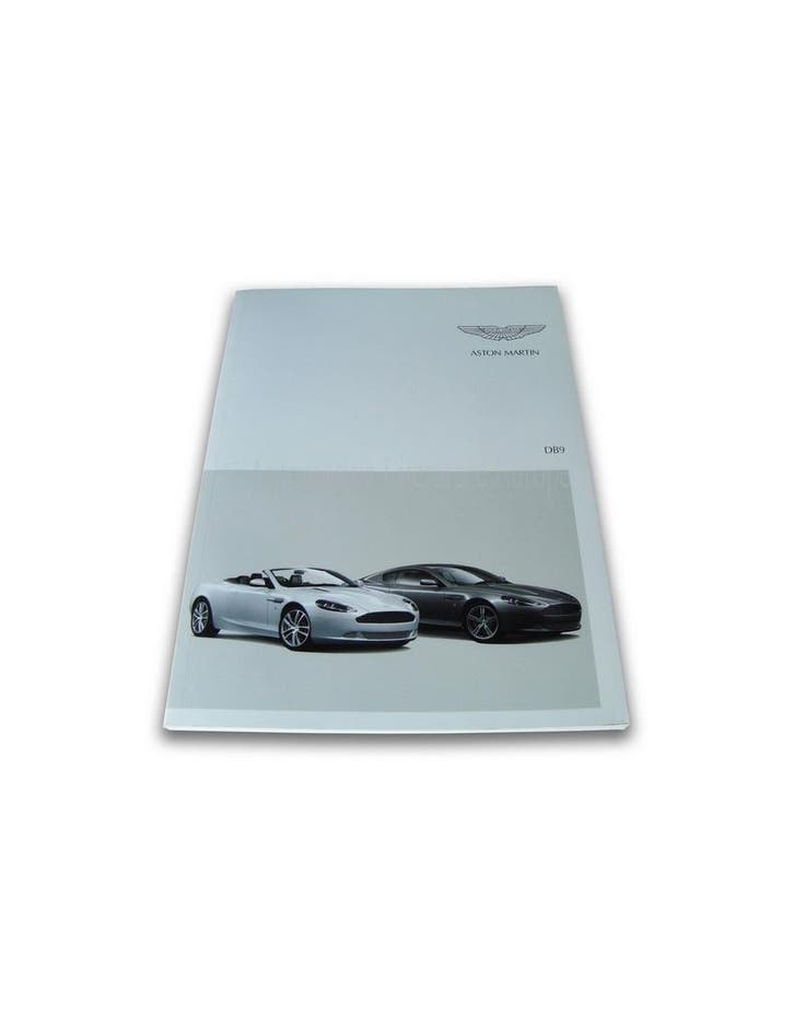 2010 ASTON MARTIN DB9 BROCHURE ENGELS, Boeken, Auto's | Folders en Tijdschriften, Ophalen of Verzenden