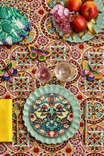 Tafelkleed met geometrisch patroon en felle kleuren voor