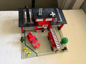 Lego - Classic Town - 6382 - Fire Station, Kinderen en Baby's, Speelgoed | Duplo en Lego, Nieuw