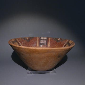 Nazca - Huari, Peru Terracotta, Aardewerk Schotel met decor.