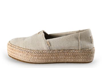 Toms Espadrilles in maat 38 Beige, Kleding | Dames, Espadrilles, Verzenden, Beige, Zo goed als nieuw
