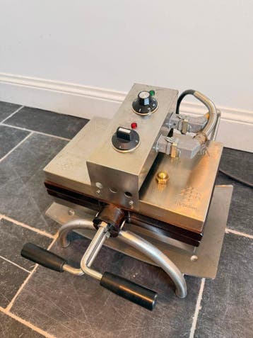 Gaufrier professionnel HVD A57 – Gaufres de Liège, Articles professionnels, Ophalen
