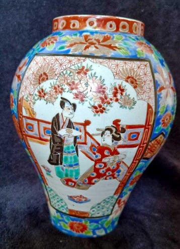 Vase Arita Imari japonais - Porcelaine - Japon - Période