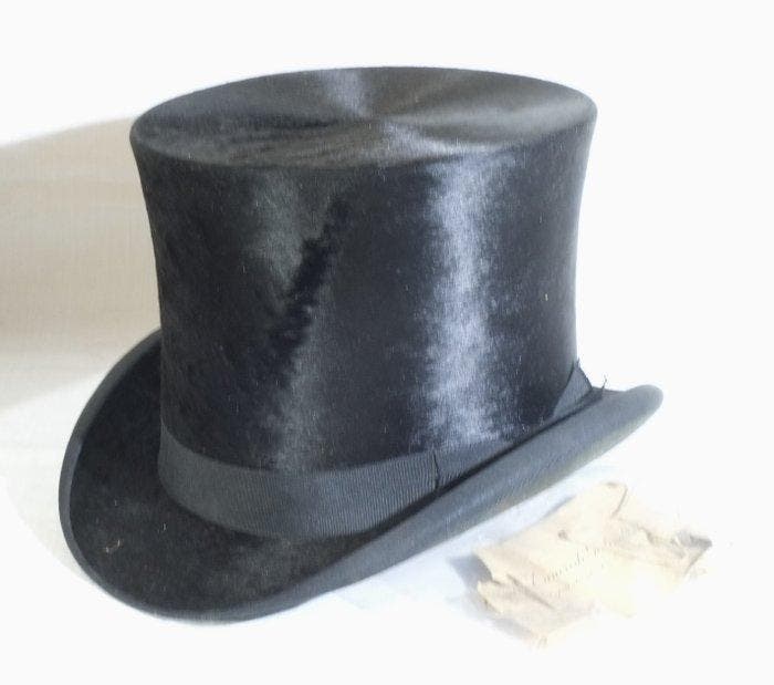 Hoed - Leder, Antiquités & Art, Curiosités & Brocante