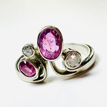 Ring - 18 karaat Witgoud - 1.17ct. tw. Robijn - Diamant