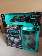 Bburago 1:43 - Modelauto - Mercedes AMG Petronas F1 W15 Pit