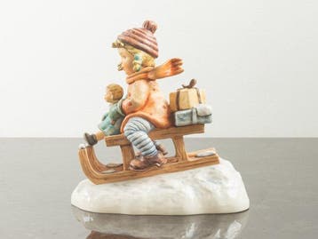 Goebel, Hummel - Figuur - Aus der Bahn / Christmas Delivery