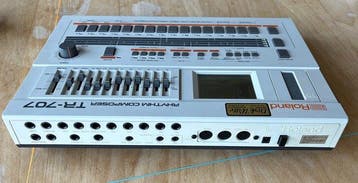 Roland - TR-707 - Boîte à rythmes - Japon - 1985