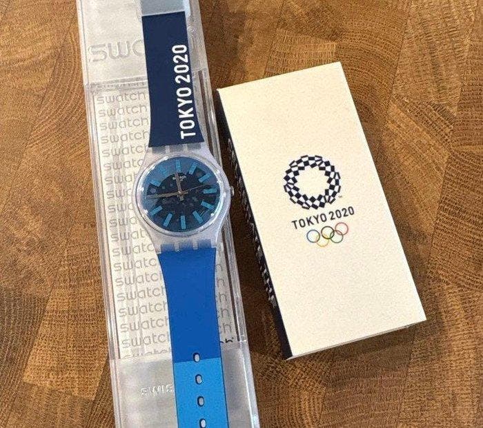Swatch - TOKYO 2020 Olympic Commemorative Watch — Official, Verzamelen, Overige Verzamelen