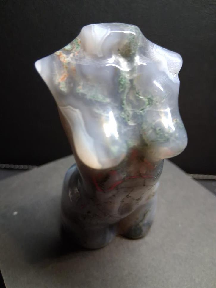 Natural Agate - Handharved Torso - 8 cm high - Grey moss aga, Bijoux, Sacs & Beauté, Accessoires Autre, Envoi