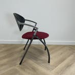 Vepa Alpine vergaderstoel / stapelstoel, rood - antraciet, Huis en Inrichting, Stoelen, Gebruikt, Zwart, Hout, Eén