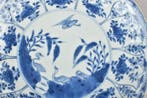 Plat - A CHINESE BLUE AND WHITE LOTUS FORM / POMEGRANATE