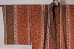 Kimono – Motif rouge riche à fleurs et rayures, robe