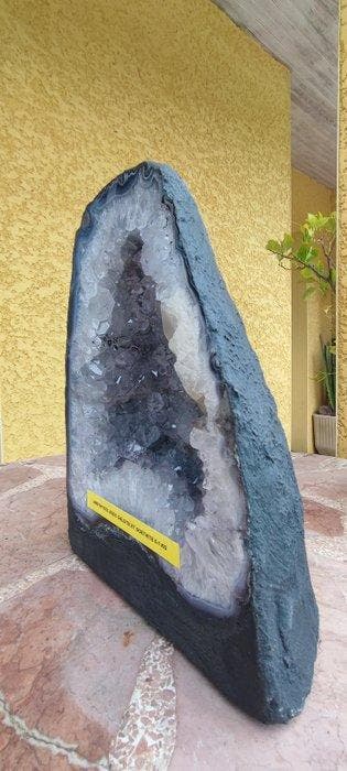 amethist Geode - Hoogte: 25 cm - Breedte: 19 cm- 6.1 kg -, Verzamelen, Mineralen en Fossielen