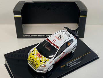 IXO 1:43 - Voiture de course miniature - Fiat Abarth Grande