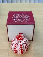 Yayoi Kusama (1929) - sculptuur, Red Pumpkin - 9 cm - Hars, Huis en Inrichting, Nieuw