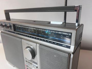 Philips - Four Band AM-FM Radio Receiver D2813 Radio