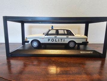 Minichamps 1:18 - Voiture miniature - Volvo 240 GL - Politi