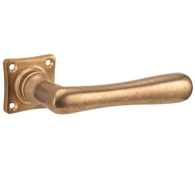 Deurklink op ongeveerd vierkant rozet Linea messing antiek, Doe-het-zelf en Bouw, Overige Doe-Het-Zelf en Bouw, Nieuw