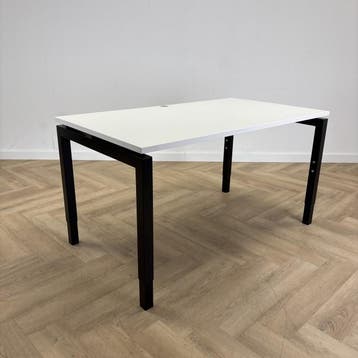verstelbaar bureau + kabelgoot 140x80 cm, wit - zwart, Huis en Inrichting, Bureaus, In hoogte verstelbaar, Gebruikt